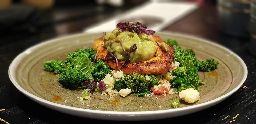 Top Keto Lunch Recipes: Delicious & Low-Carb Meal Ideas for Every Day 3 keto lunch recipes: Keto lunch bowl with grilled chicken, mashed avocado, kale, and cauliflower rice on a ceramic plate